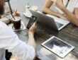 In de wereld van online dating zijn vertrouwen en authenticiteit vaak doorslaggevend voor de vraag of singles zich op hun gemak voelen bij het zetten van de volgende stap. Voor Nederlandse singles die op zoek zijn naar een echte connectie, biedt eMatch een verfrissend alternatief voor drukke, onpersoonlijke datingplatforms. Met een sterke focus op geverifieerde profielen, een evenwichtige man-vrouwverhouding en een veilige omgeving, herdefinieert eMatch hoe online dating in Nederland werkt.