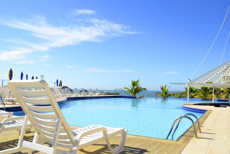 Pour organiser une escapade parfaite, les voyageurs recherchent de plus en plus des expériences alliant confort, rapport qualité-prix et lieux inoubliables. SOWELL Hotels & Residences répond à cette demande avec une approche novatrice du voyage : des séjours tout compris dans certaines des destinations les plus exceptionnelles de France. Des côtes ensoleillées aux sommets majestueux des montagnes, en passant par des retraites champêtres sereines, SOWELL transforme chaque voyage en une parenthèse mémorable et sans accroc.