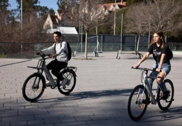 As UK cities grow denser and streets busier, the need for smarter, more sustainable transport solutions has never been more urgent. Enter DYU E-Bikes, a brand that blends cutting-edge electric technology with compact, foldable design to transform how people move through urban environments. DYU is redefining what it means to commute—offering sleek, space-saving electric bikes that are easy to ride, store, and maintain, without compromising on power, performance, or style.