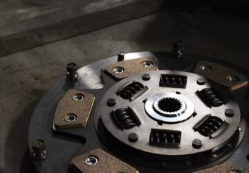 In der schnelllebigen Welt der Autowartung ist der Zugang zu den richtigen Autoteilen zum richtigen Preis von entscheidender Bedeutung. Egal, ob Sie ein professioneller Mechaniker, ein Heimwerker oder jemand sind, der einfach nur ein abgenutztes Teil ersetzen möchte, das perfekte Ersatzteil zu finden, kann oft eine entmutigende Aufgabe sein. Hier kommt DAPARTO ins Spiel – Ihr ultimativer Online-Marktplatz, der den Prozess der Beschaffung von Autoteilen von einer Vielzahl von Lieferanten vereinfacht und gleichzeitig einfache Preisvergleiche und ein nahtloses Einkaufserlebnis bietet.