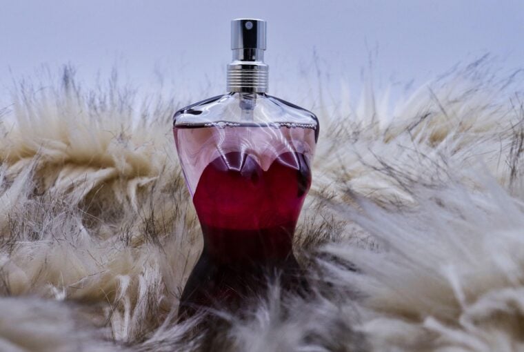 In a world where a luxury scent can set you back over £200, a small UK-based brand is rewriting the rules of the fragrance game—one bottle at a time. Smel., known for its cheeky tone and bold mission, is proving you don’t need a designer label to turn heads. With fragrances starting at just £2.95, Smel. is giving shoppers the chance to smell like a million bucks—without the million-pound price tag. But this is more than just a savvy budget alternative. This is a movement.