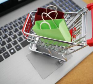 Dans le monde du e-commerce en constante évolution, Showroomprive.com s'est forgé une place unique en offrant à ses membres un accès exclusif à des ventes privées sur les plus grandes marques. Alliant prix abordables et qualité premium, la plateforme est devenue incontournable pour les acheteurs avertis à la recherche de mode, d'articles lifestyle et bien plus encore, à des prix imbattables.