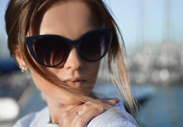 Nel mondo della moda, gli accessori non si limitano a completare un look: lo definiscono. E quando si tratta di occhiali, poche piattaforme offrono sia uno stile iconico che innovazione all'avanguardia come Otticanet. In qualità di boutique online di occhiali di riferimento, Otticanet è il luogo in cui lusso, artigianalità e personalità convergono attraverso una selezione accurata degli occhiali da vista e da sole più ricercati al mondo.